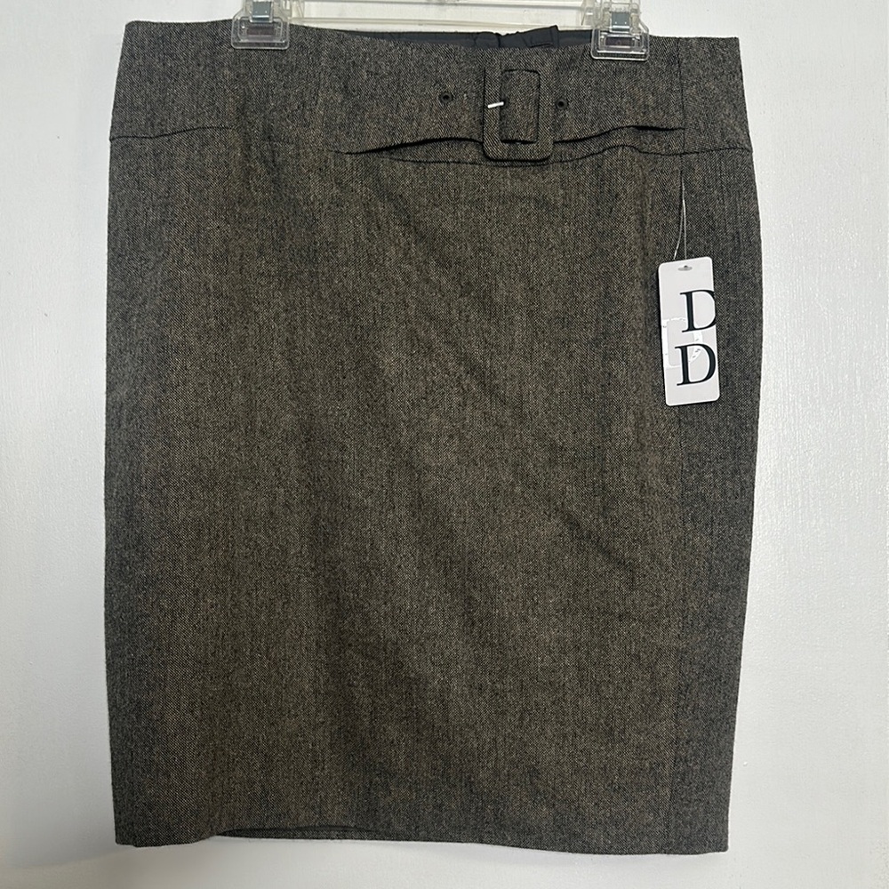 Elegant Brown Skirt with Belt